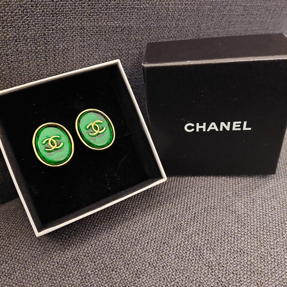 Chanel Early 1990s vintage gripoix collection clip on earrings - Picture 1 of 3